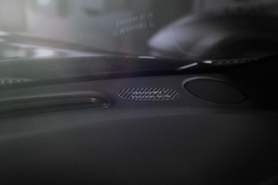 Детали интерьера Bentley Continental GTC Edition 50 by Mansory 2014 года  (фото 6 из 6)